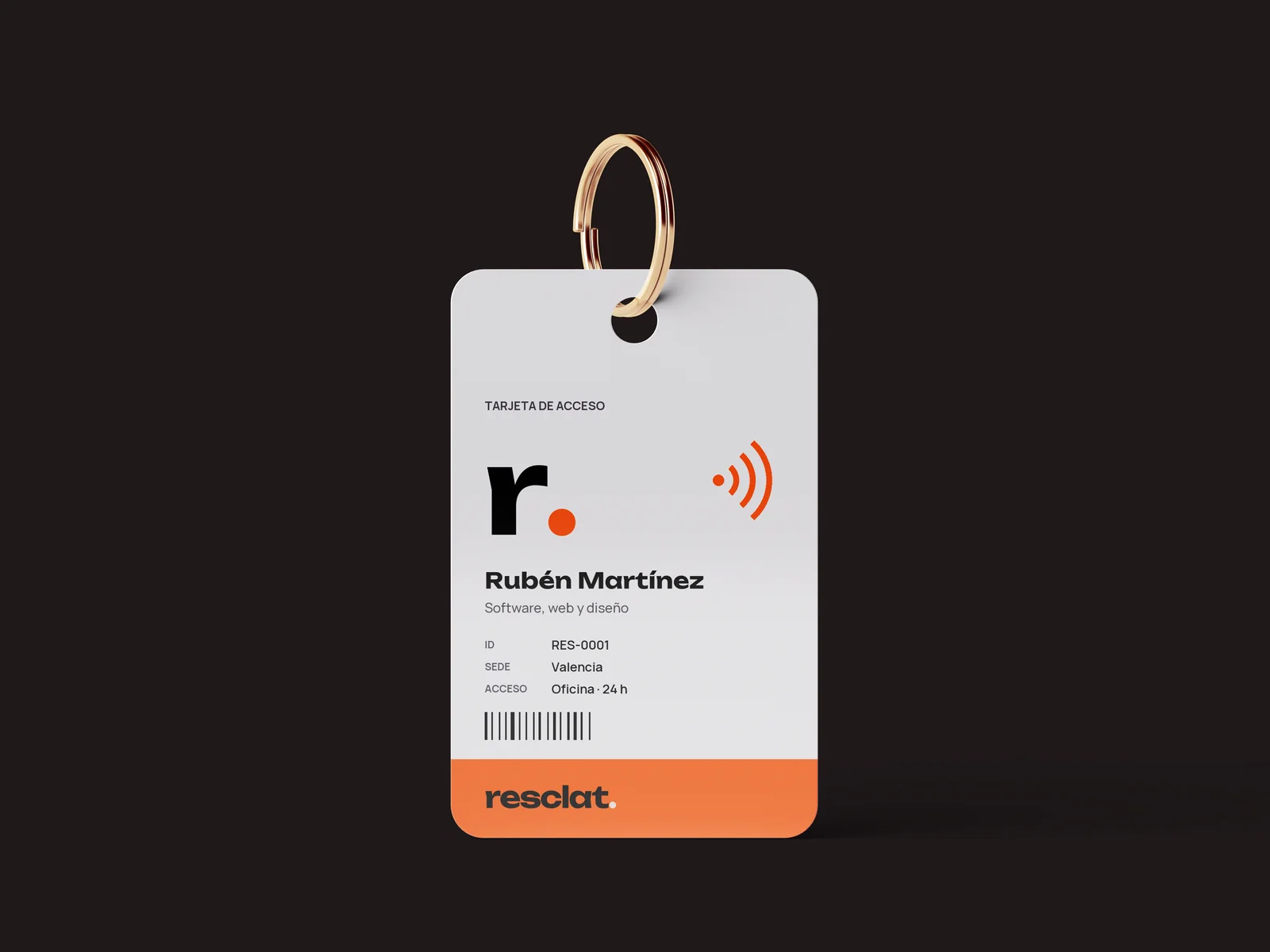 Tarjeta llavero clara de acceso a la oficina de Resclat con la r., el símbolo sin contacto y una franja naranja